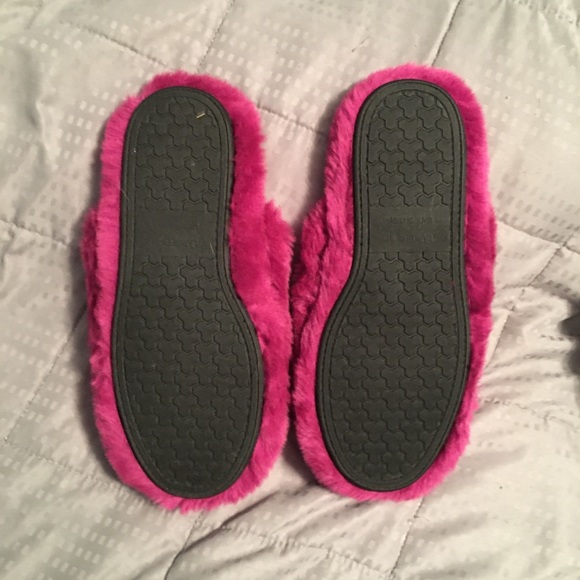 Super Comfy and Warm Slippers - Picture 2 of 5
